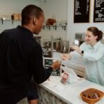 5 Cara Menyambut Kedatangan Customer dengan Baik