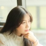 4 Ciri-ciri Introvert Sedang Jatuh Cinta