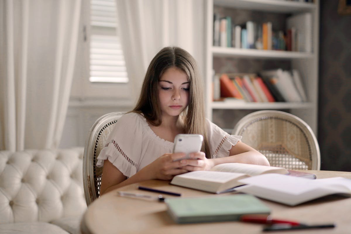 5 Tips Elegan Menghadapi Love Bombing