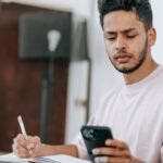 Penyebab Seseorang Merasa Malas untuk Komunikasi di WhatsApp