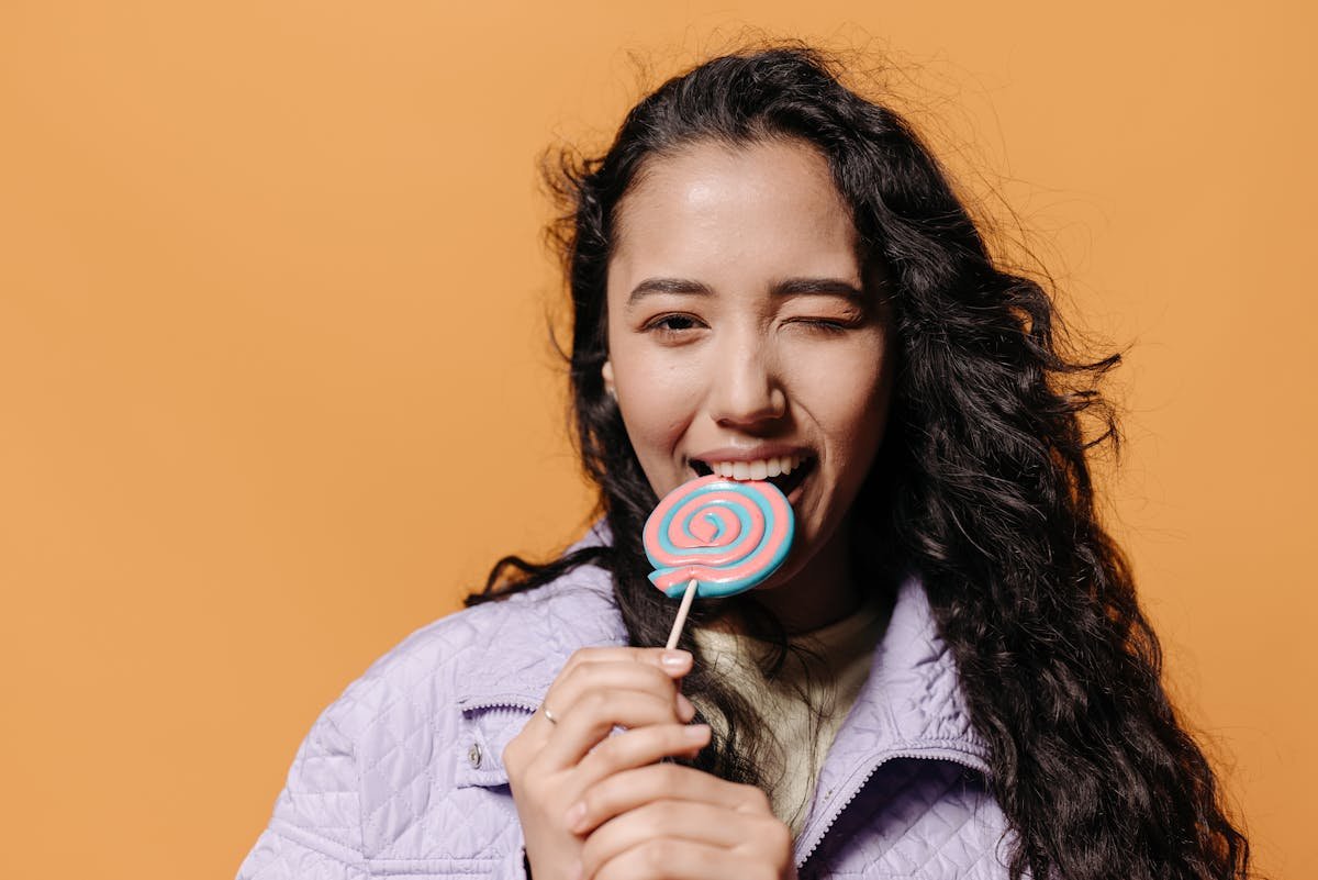 Bukan Karena Cantik, 5 Hal yang Membuat Laki-laki Tertarik Mengenal Wanita