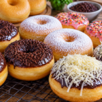 Donat kentang empuk dengan topping cokelat dan meses