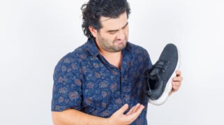 Begini Cara Menghilangkan Bau Sepatu Membandel dengan Bahan yang Mudah Ditemukan